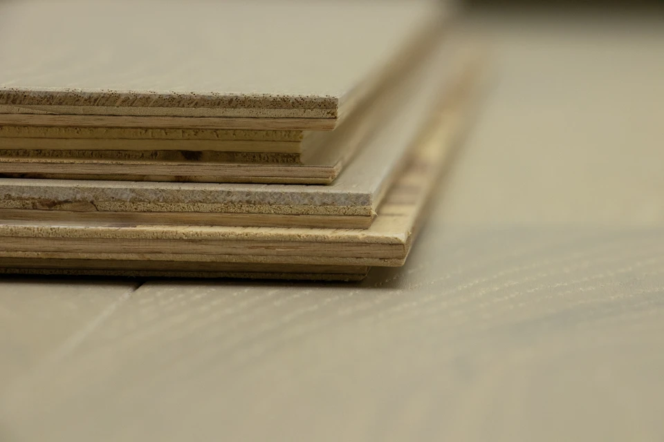 Natural Engineered Flooring Oak Double White Brushed UV Lacquered 14/3mm By 190mm By 400-1500mm 4 Natural Engineered Flooring Oak Double White Brushed UV Lacquered 14/3mm By 190mm By 400-1500mm - Image 4