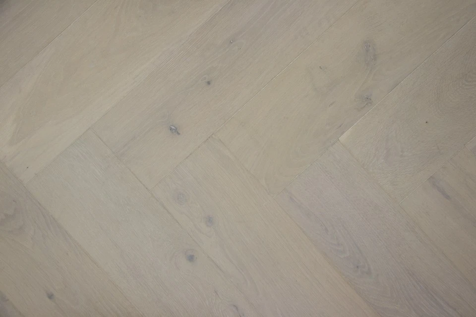 Natural Engineered Flooring Oak Bespoke Herringbone Bianco Hardwax Oiled 16/4mm By 120mm By 580mm 2 Natural Engineered Flooring Oak Bespoke Herringbone Bianco Hardwax Oiled 16/4mm By 120mm By 580mm - Image 2