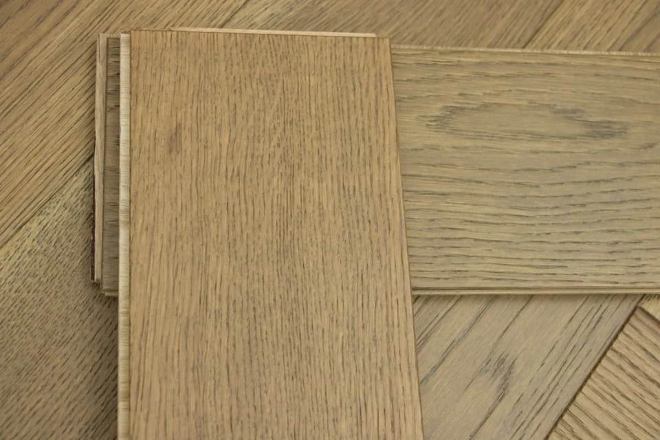 Natural Engineered Flooring Oak Herringbone Roma Brushed UV Lacquered 15/4mm By 90mm By 600mm 5 Natural Engineered Flooring Oak Herringbone Roma Brushed UV Lacquered 15/4mm By 90mm By 600mm - Image 5