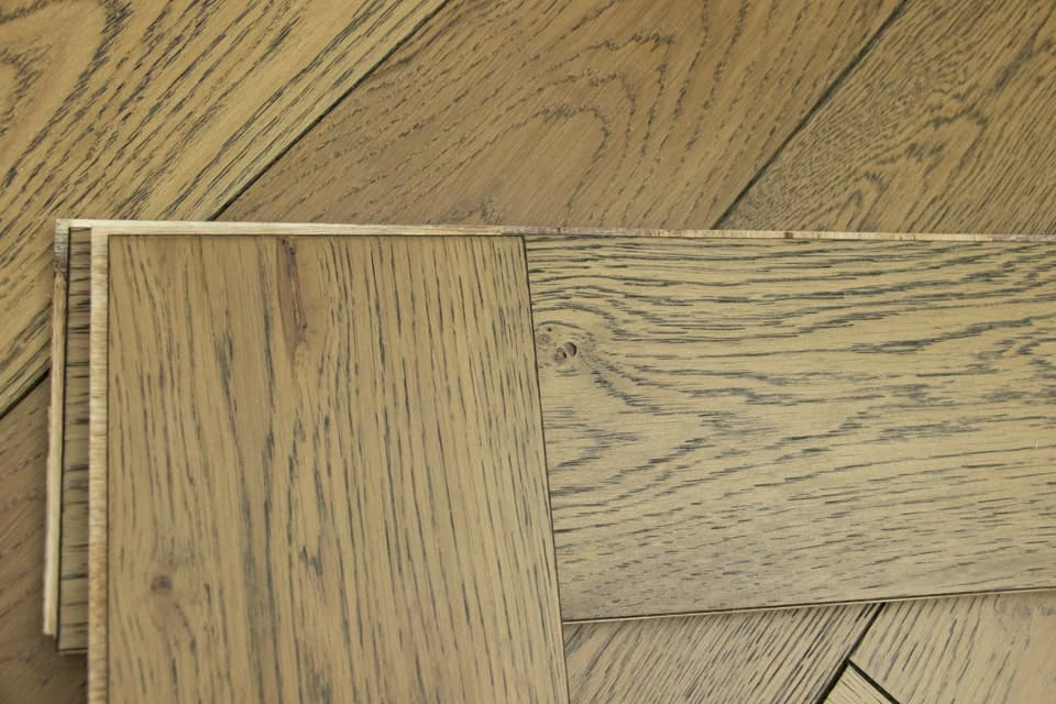 Natural Engineered Flooring Oak Herringbone Cognac Brushed UV Oiled 15/4mm By 125mm By 600mm 4 Natural Engineered Flooring Oak Herringbone Cognac Brushed UV Oiled 15/4mm By 125mm By 600mm - Image 4