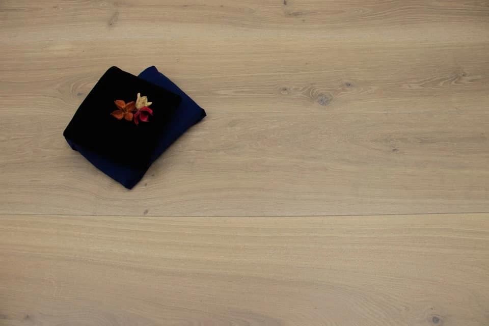 Natural Engineered Flooring Oak Bespoke NO3 Hardwax Oiled 16/4mm By 220mm By 1500-2400mm 1 Natural Engineered Flooring Oak Bespoke NO3 Hardwax Oiled 16/4mm By 220mm By 1500-2400mm