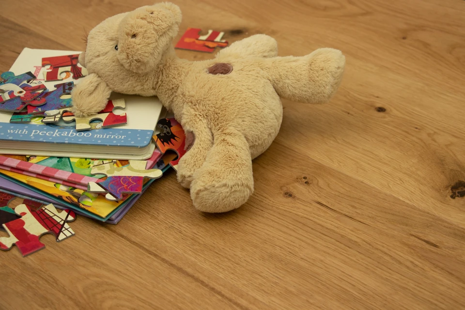 Natural Engineered Flooring Oak Click UV Lacquered 14/3mm By 190mm By 1900mm 1 Natural Engineered Flooring Oak Click UV Lacquered 14/3mm By 190mm By 1900mm