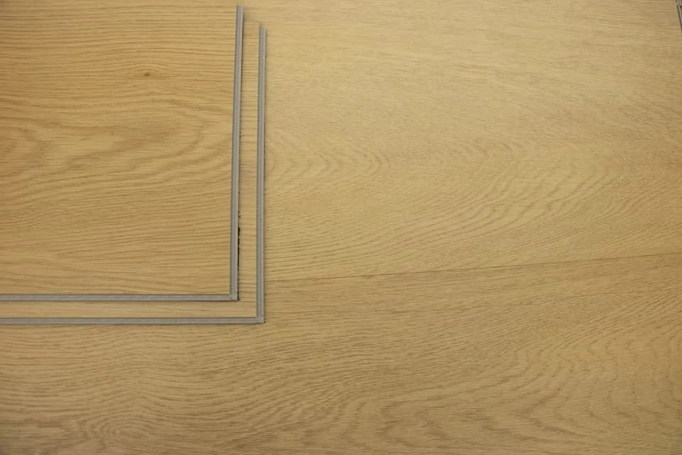 Supremo Luxury Click Vinyl Rigid Core Flooring Silica With Built In Underlay 4.8mm By 181mm By 1220mm 4 Supremo Luxury Click Vinyl Rigid Core Flooring Silica With Built In Underlay 4.8mm By 181mm By 1220mm - Image 4